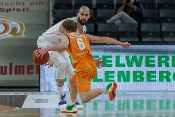 不断与伤病 不断与伤病