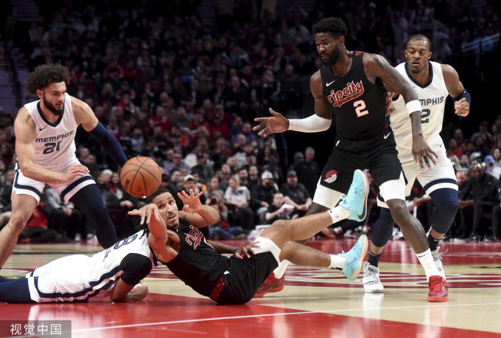 整个足球界 整个足球界